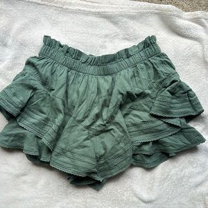 Aeire Size S Women’s Green Ruffled Shorts